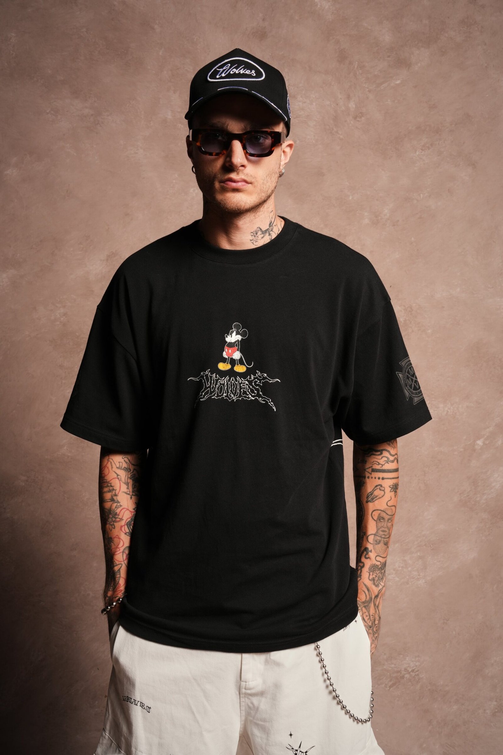 AAA08388 Mickey Wlvsfrvr Premium Oversized Tee in Black